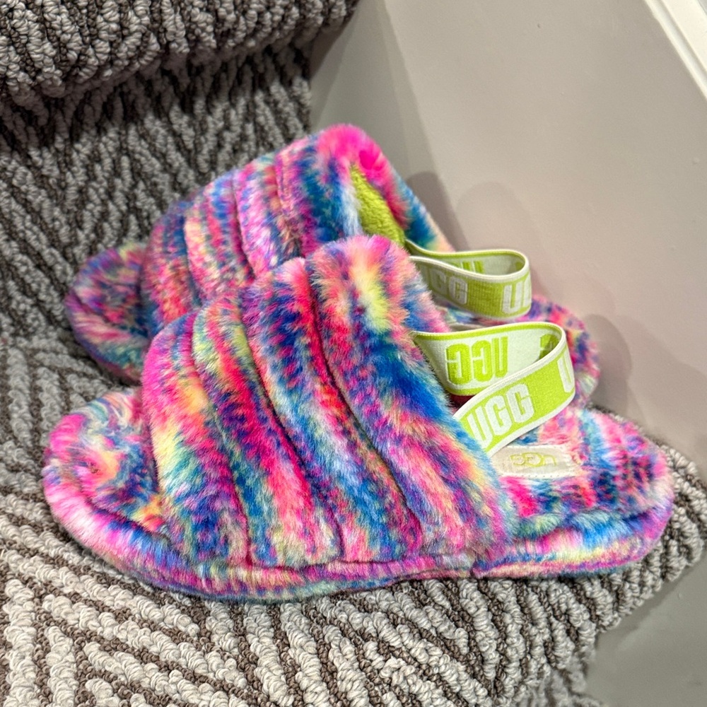 UGG Kids' Fluff Yeah Pixelate slippers size 3Y